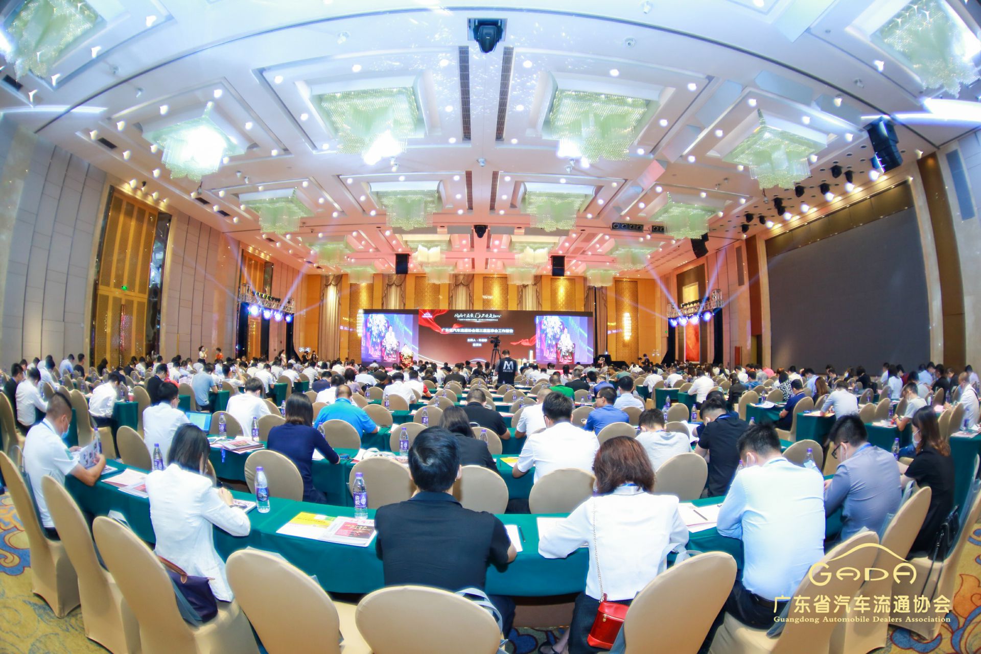 喜报丨米兰官方端网站-米兰MiLan(中国)“包揽”省汽车流通行业颁奖礼53项大奖(图1)