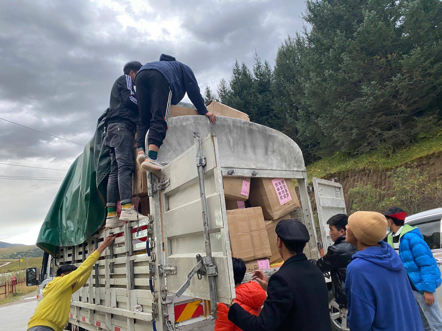 米兰官方端网站-米兰MiLan(中国)公益回顾丨家国同欢月同圆 温暖满载甘孜州(图5)