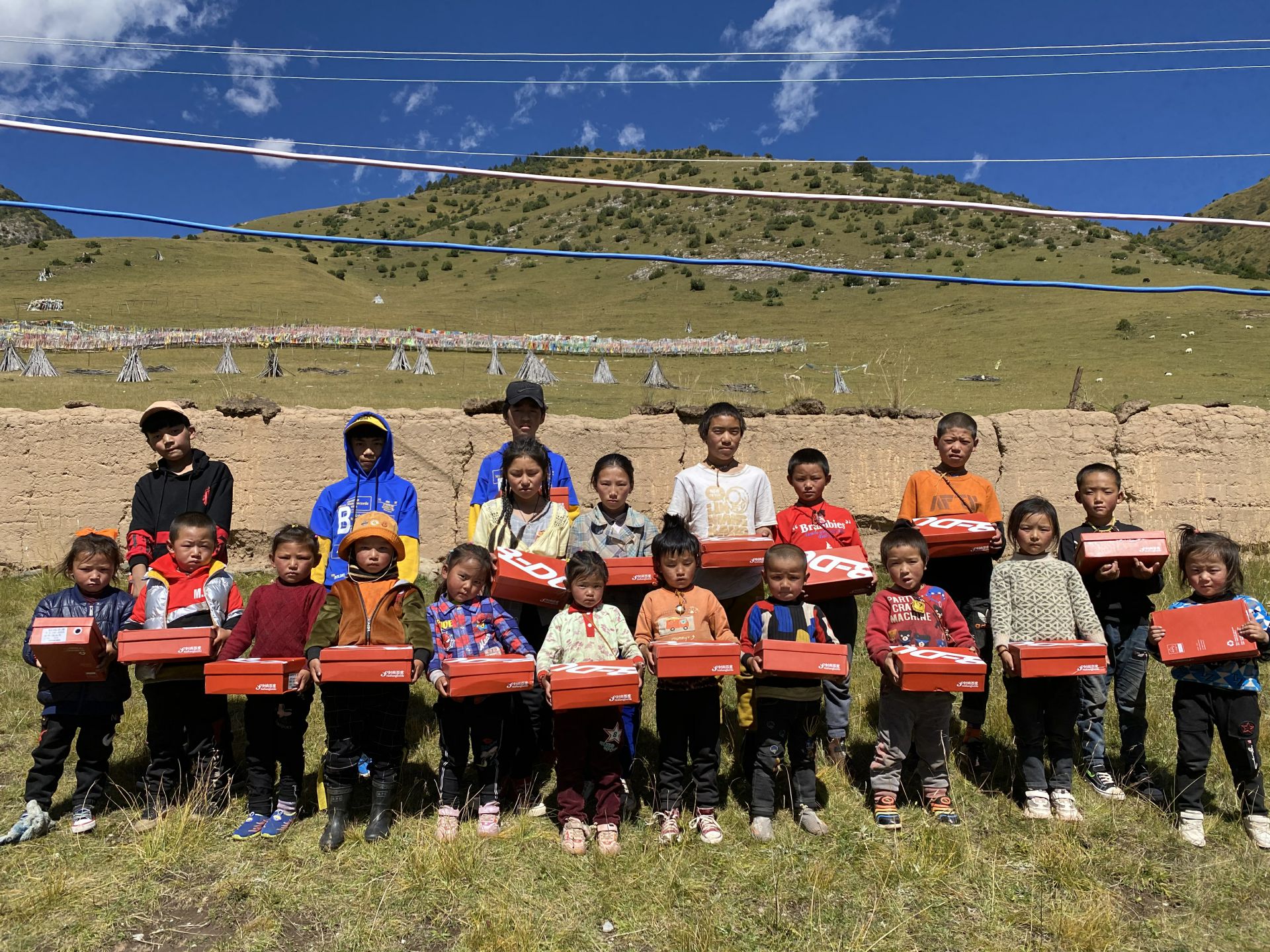 米兰官方端网站-米兰MiLan(中国)公益回顾丨家国同欢月同圆 温暖满载甘孜州(图13)